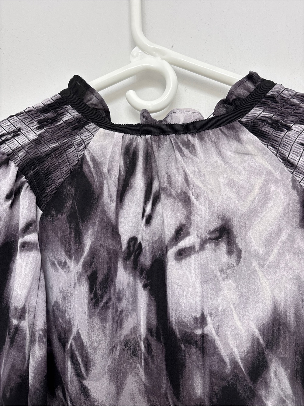 Simply Vera Vera Wang Black and White Tie-Neck Puffed Elastic Sleeve S Blouse - Picture 6 of 8
